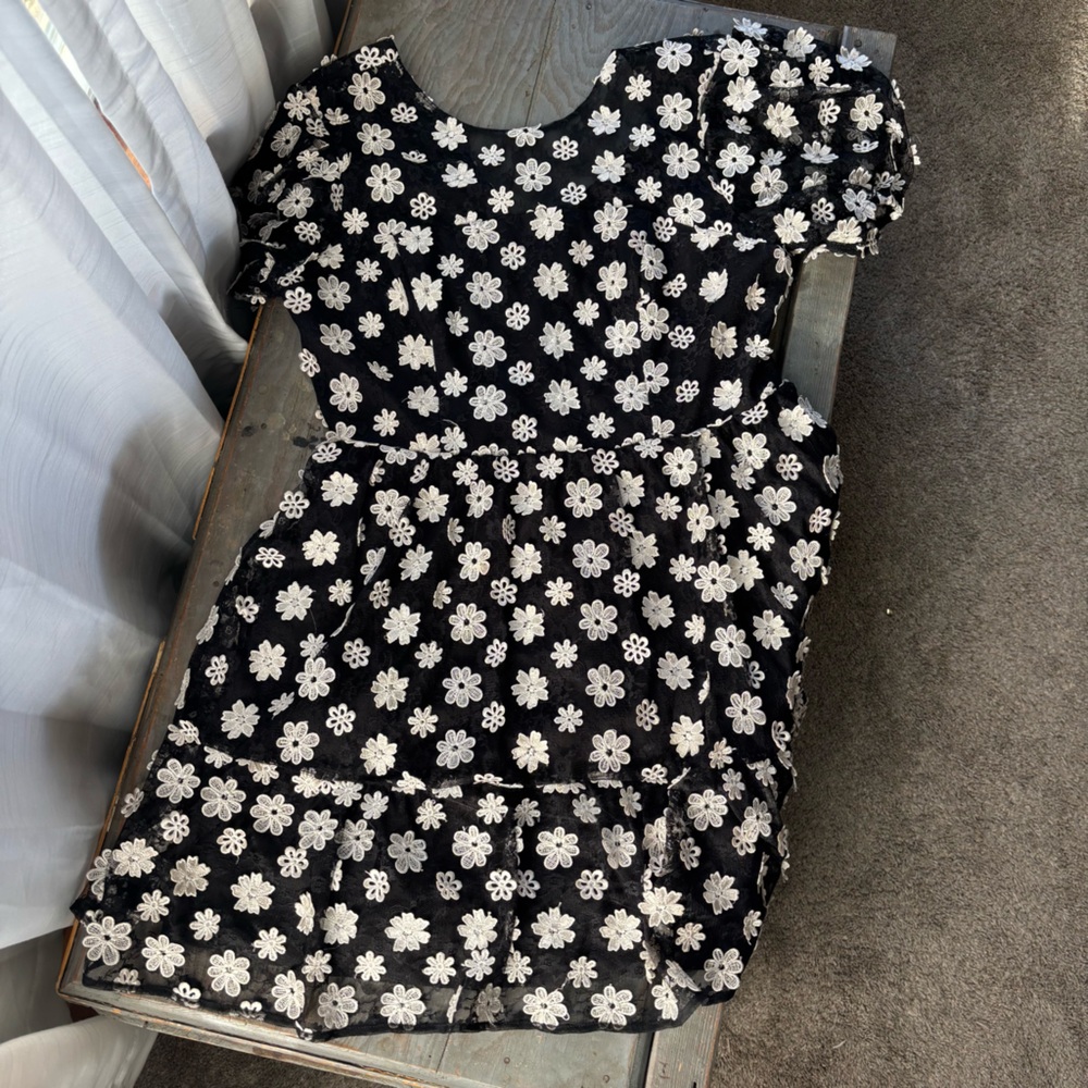 Dress the Population Lillianna puff sleeve flower dress | size large